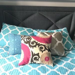 pink // cream // brown patterned throw pillow 💕